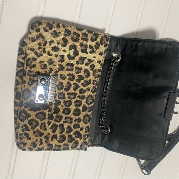 Art Class Small Shoulder Cheetah Print Purse - Picture 7 of 8